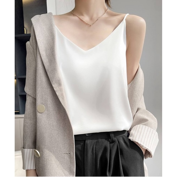 Banana Republic Ladies Summer Spaghetti Strap Top Basic V-Neck Sleeveless Satin - Picture 11 of 11